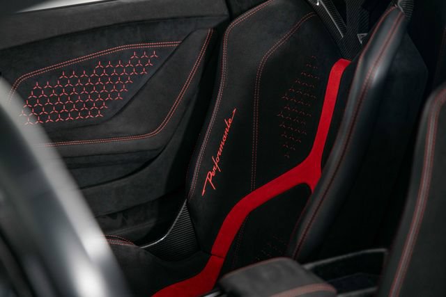 Used 2019 Lamborghini Huracan Performante AWD/4WD image 17
