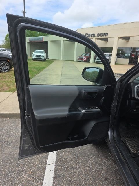 Used 2017 Toyota Tacoma SR5 w/ Tow Package RWD image 23