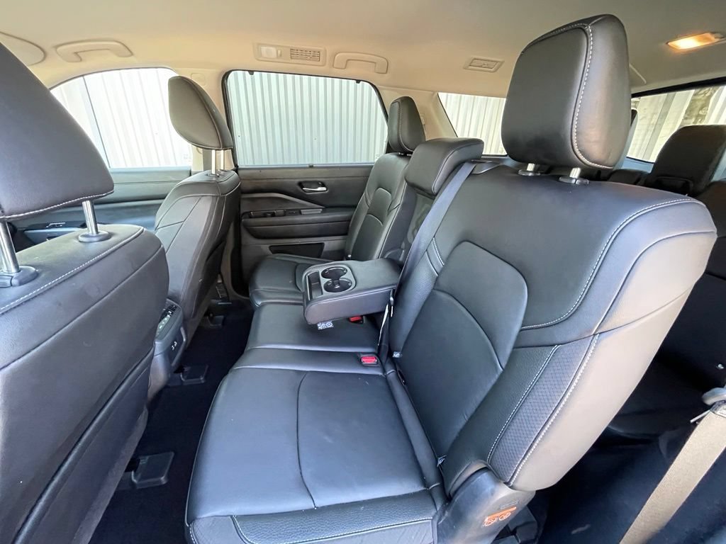 Used 2025 Nissan Pathfinder SL AWD/4WD image 26