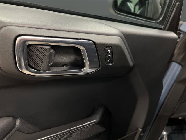 Used 2025 Ford Bronco Badlands image 27