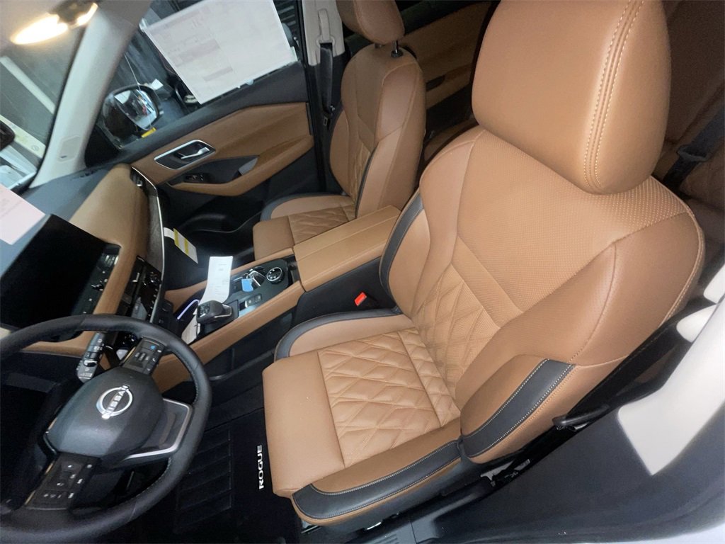 New 2026 Nissan Rogue Platinum image 11