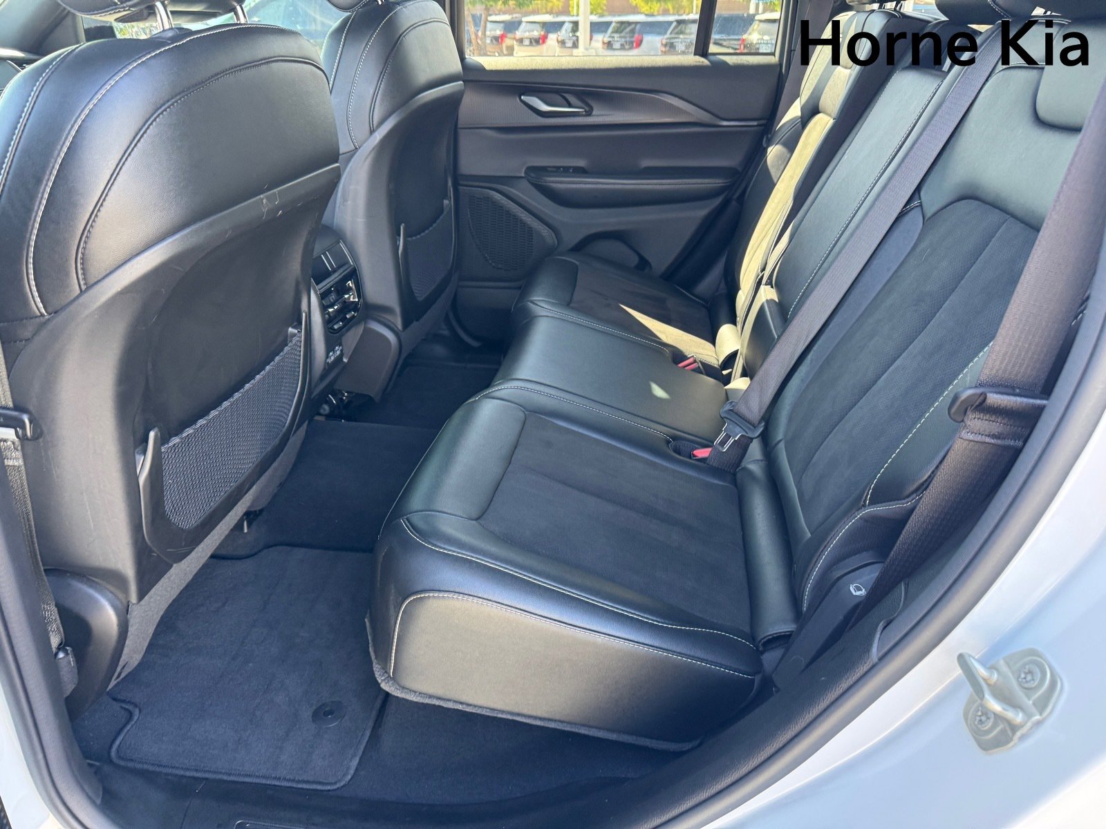Used 2024 Jeep Grand Cherokee Altitude image 13
