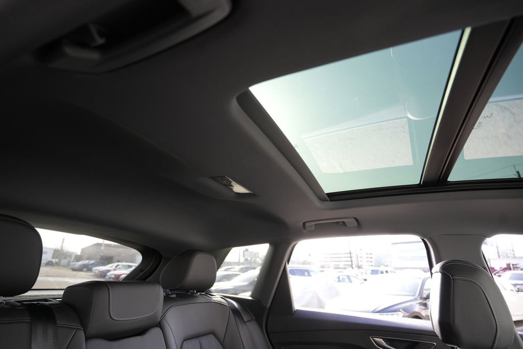 Used 2024 Audi Q4 e-tron Premium Plus w/ Premium Plus image 31