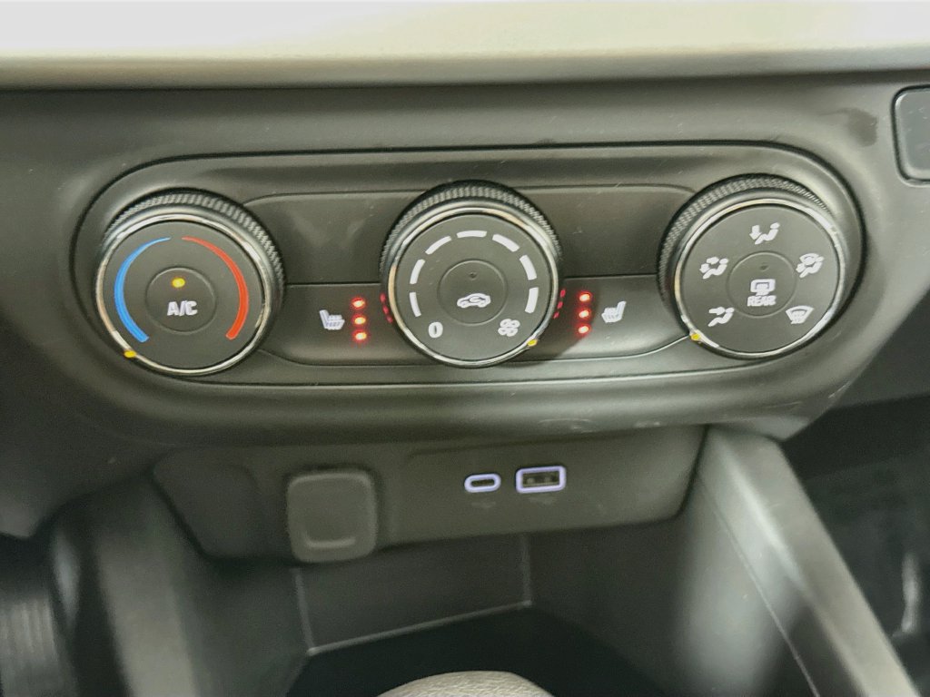 Used 2026 Chevrolet Trax RS w/ Sunroof Package FWD image 16