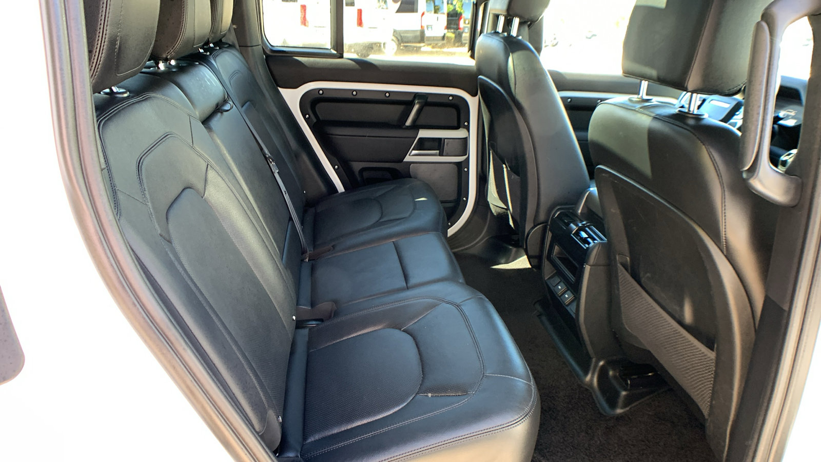 Used 2024 Land Rover Defender 110 S image 28