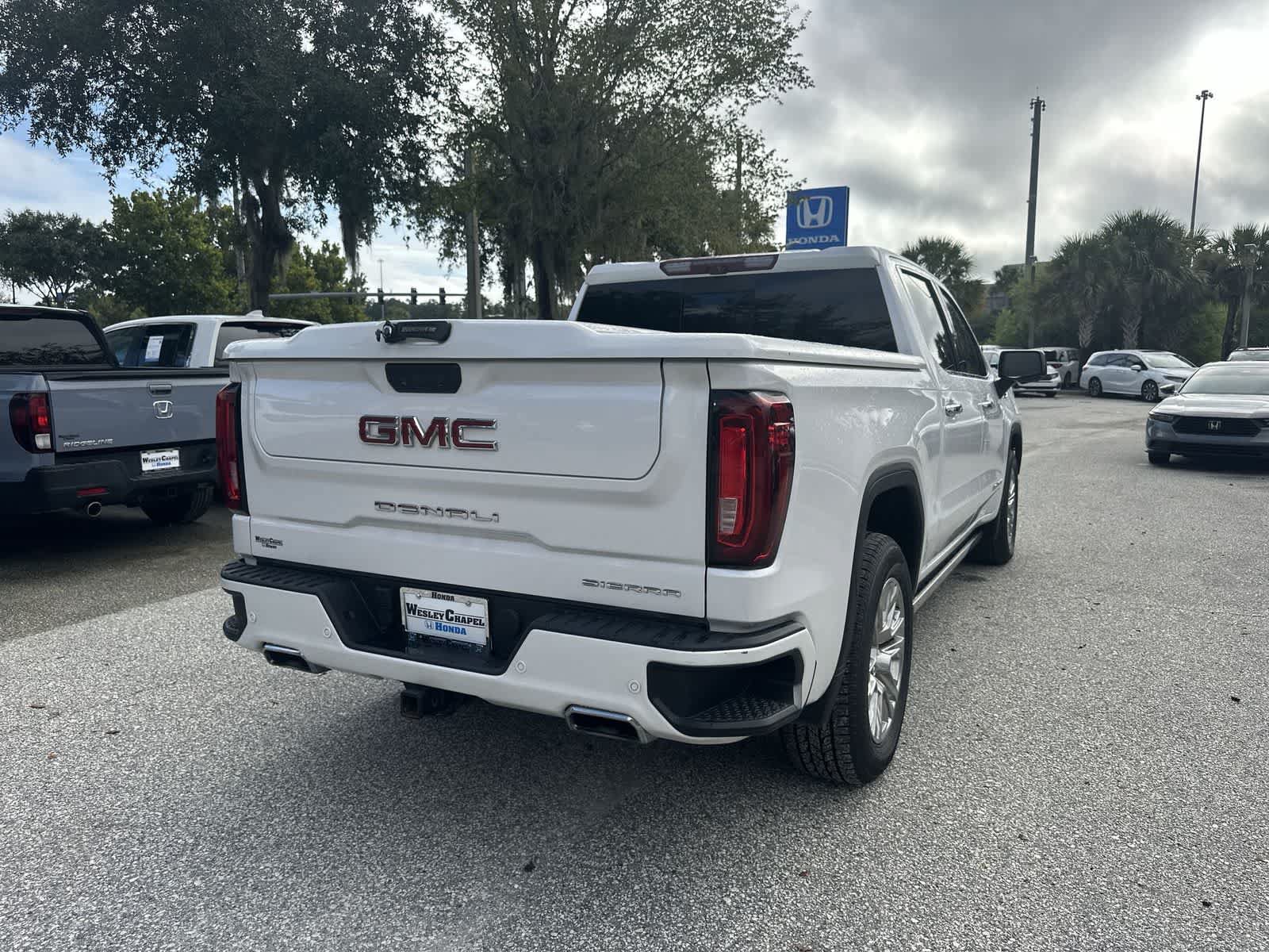 Used 2023 GMC Sierra 1500 Denali w/ Technology Package AWD/4WD image 5