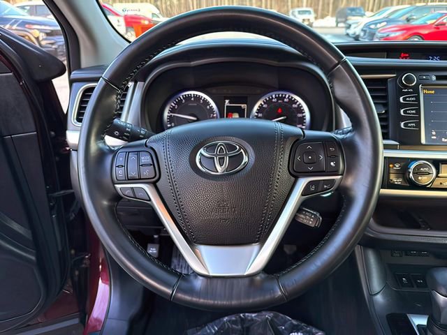 Used 2018 Toyota Highlander XLE image 28