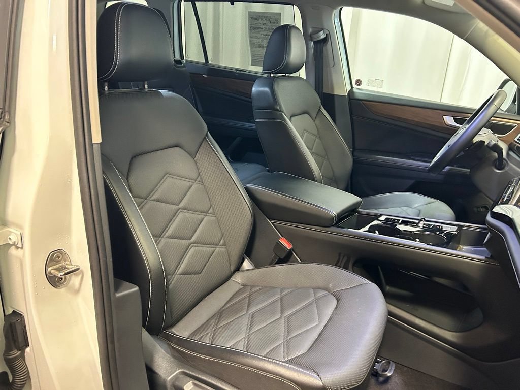 Used 2024 Volkswagen Atlas SE AWD/4WD image 21