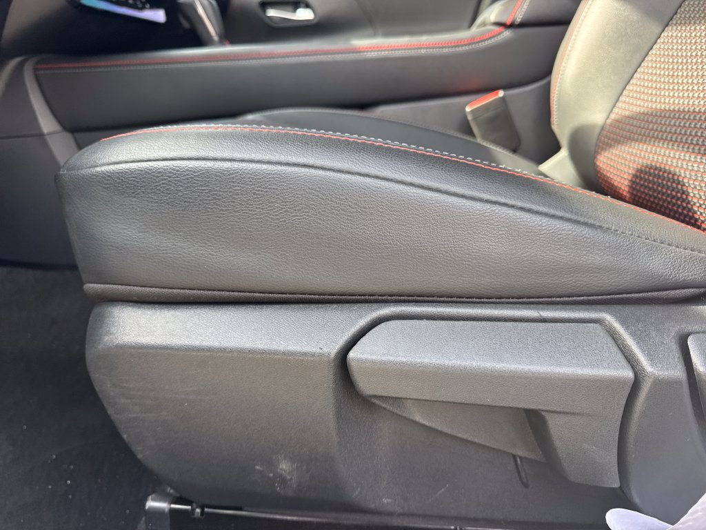 Used 2025 Nissan Kicks SR AWD/4WD image 14