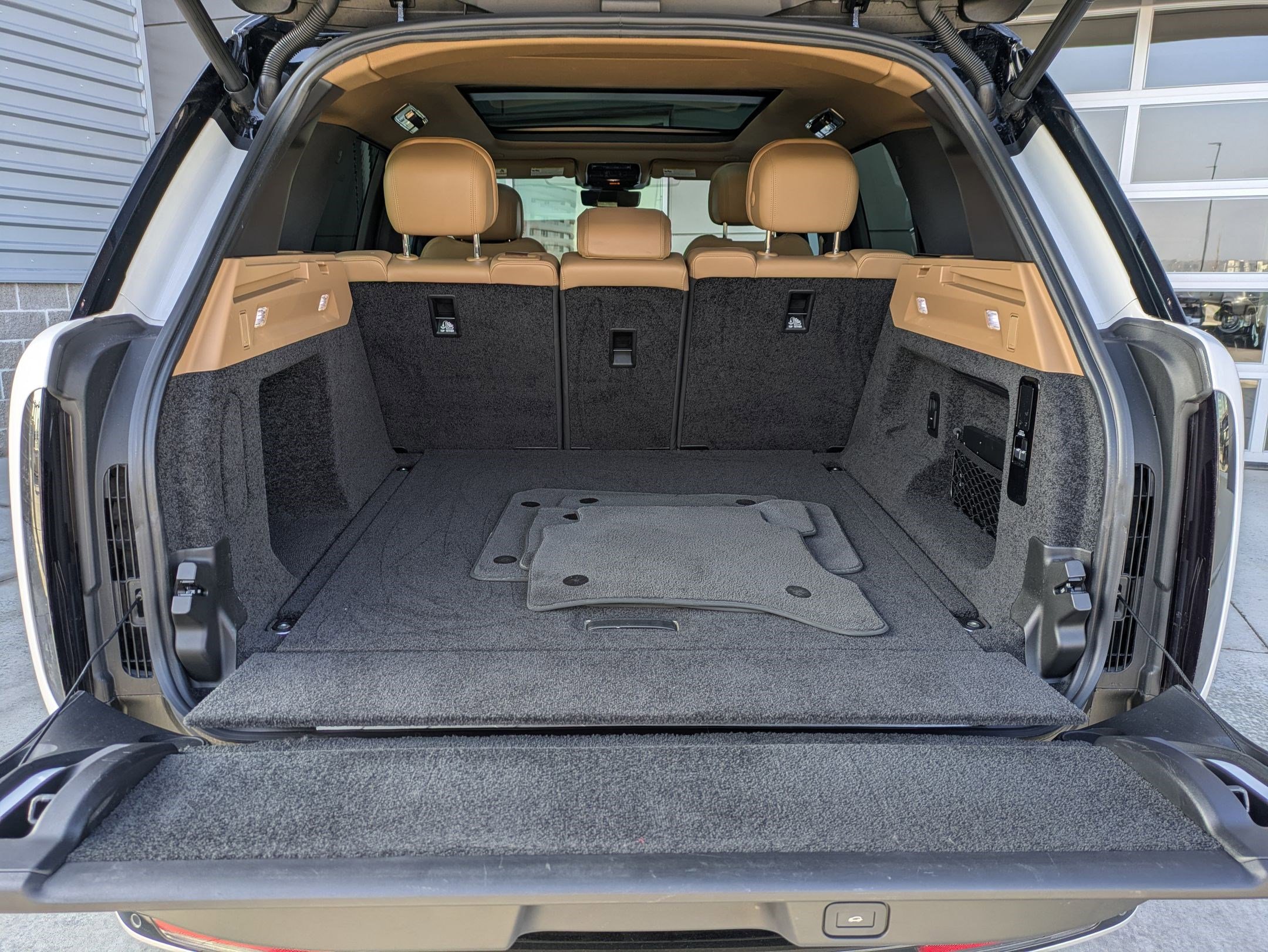 Certified 2023 Land Rover Range Rover SE image 28