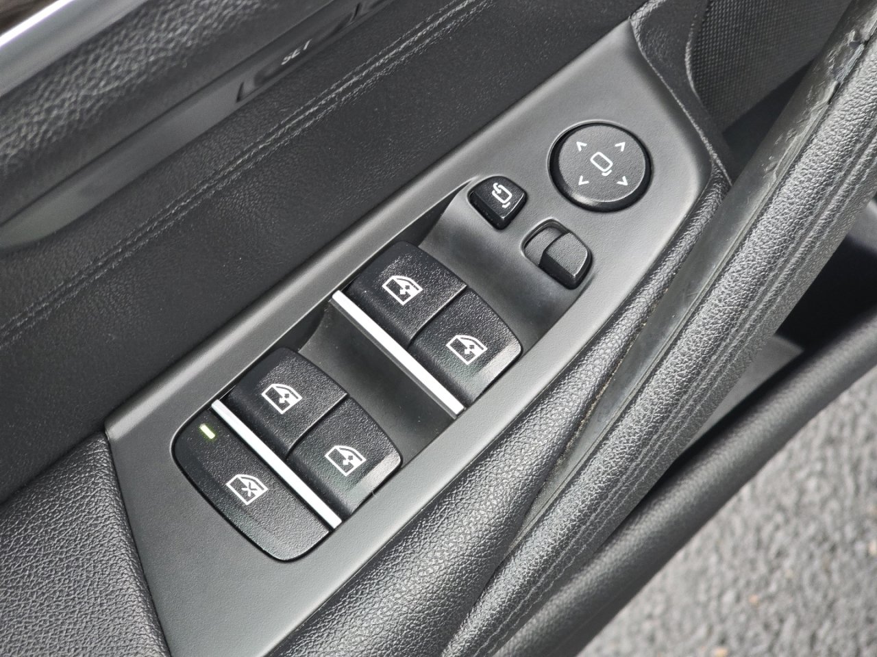 Used 2018 BMW 530i xDrive w/ Premium Package image 26