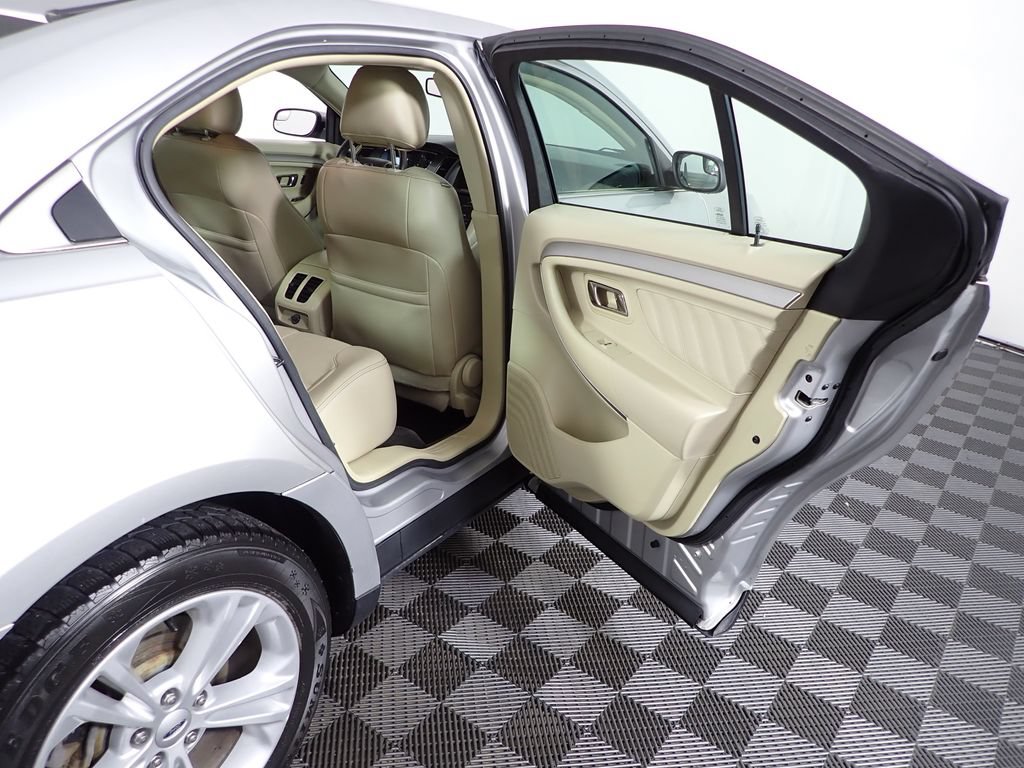 Used 2015 Ford Taurus SEL w/ Equipment Group 201A FWD image 32