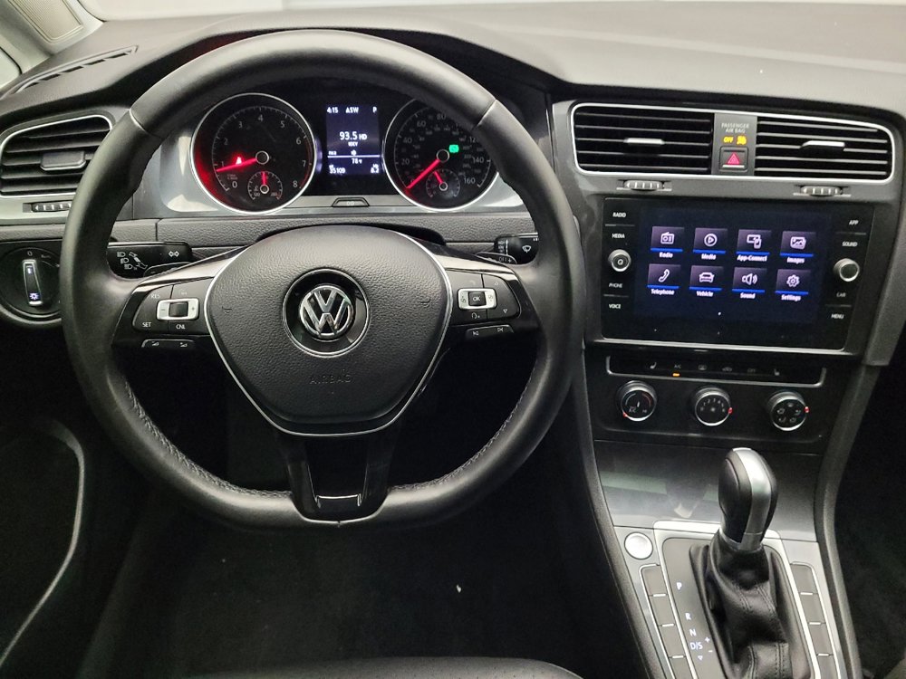 Used 2018 Volkswagen Golf SE image 22
