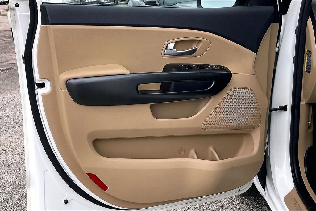 Used 2017 Kia Sedona LX w/ LX Essentials Premium Package FWD image 17