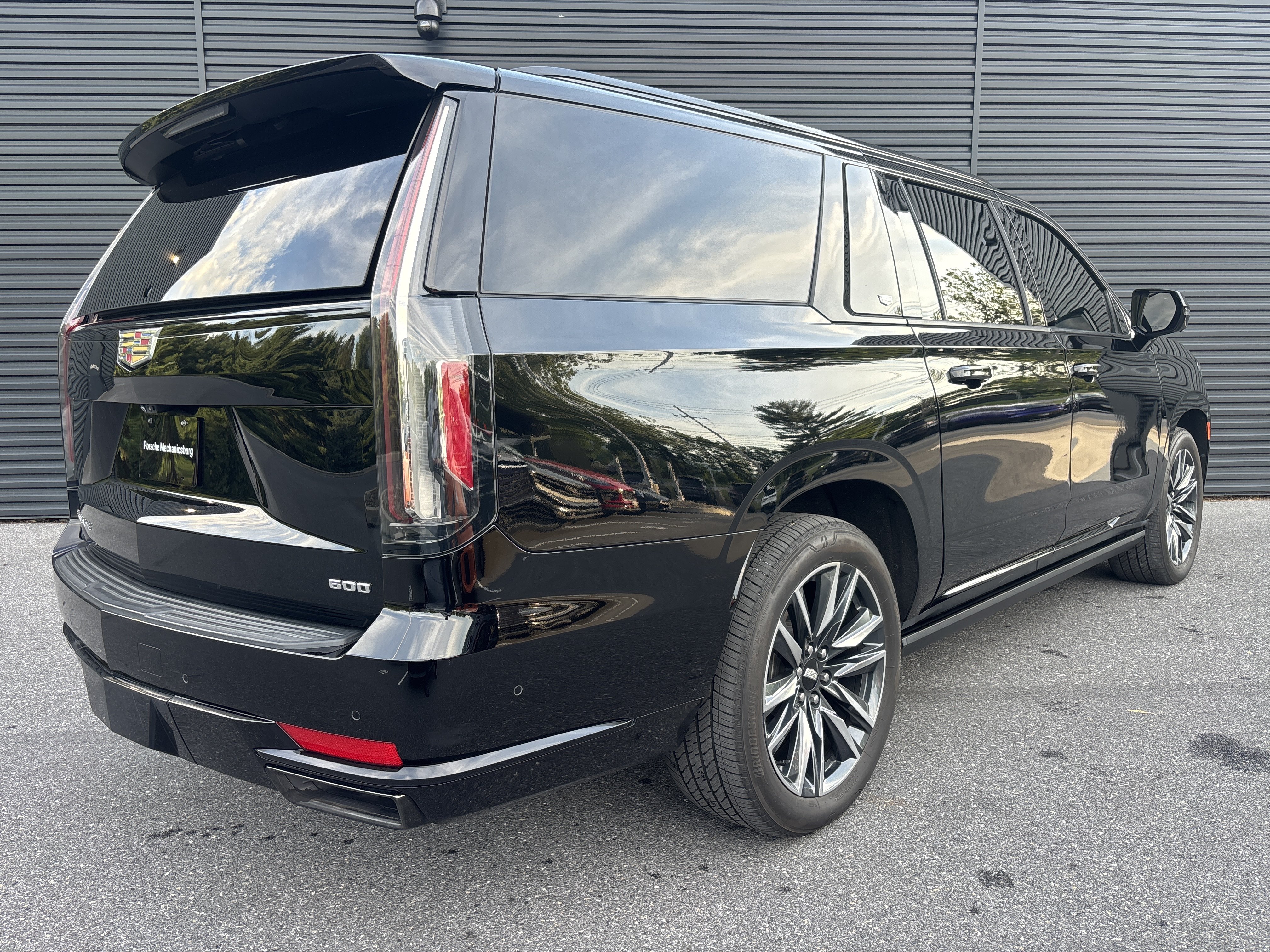 Used 2021 Cadillac Escalade ESV Sport w/ Driver Assist Tech Package AWD/4WD image 5