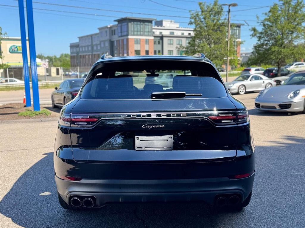 Used 2023 Porsche Cayenne Platinum Edition AWD/4WD image 5