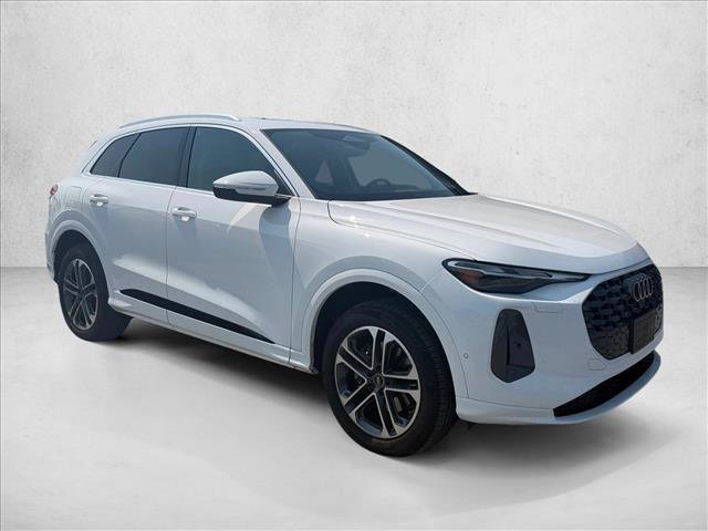 Certified 2025 Audi Q5 Premium w/ Convenience Package AWD/4WD image 3