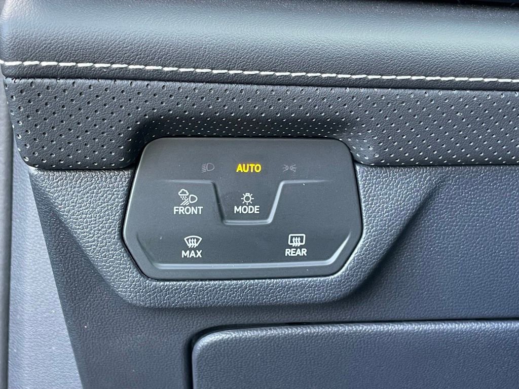 Certified 2025 Volkswagen Atlas SE w/ Black Wheel Package image 18