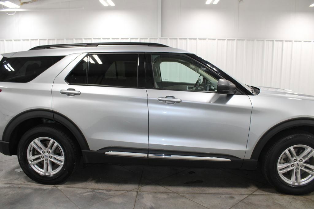 Used 2023 Ford Explorer XLT w/ Equipment Group 202A image 10