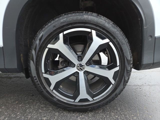 Used 2025 Volkswagen Tiguan SE AWD/4WD image 23