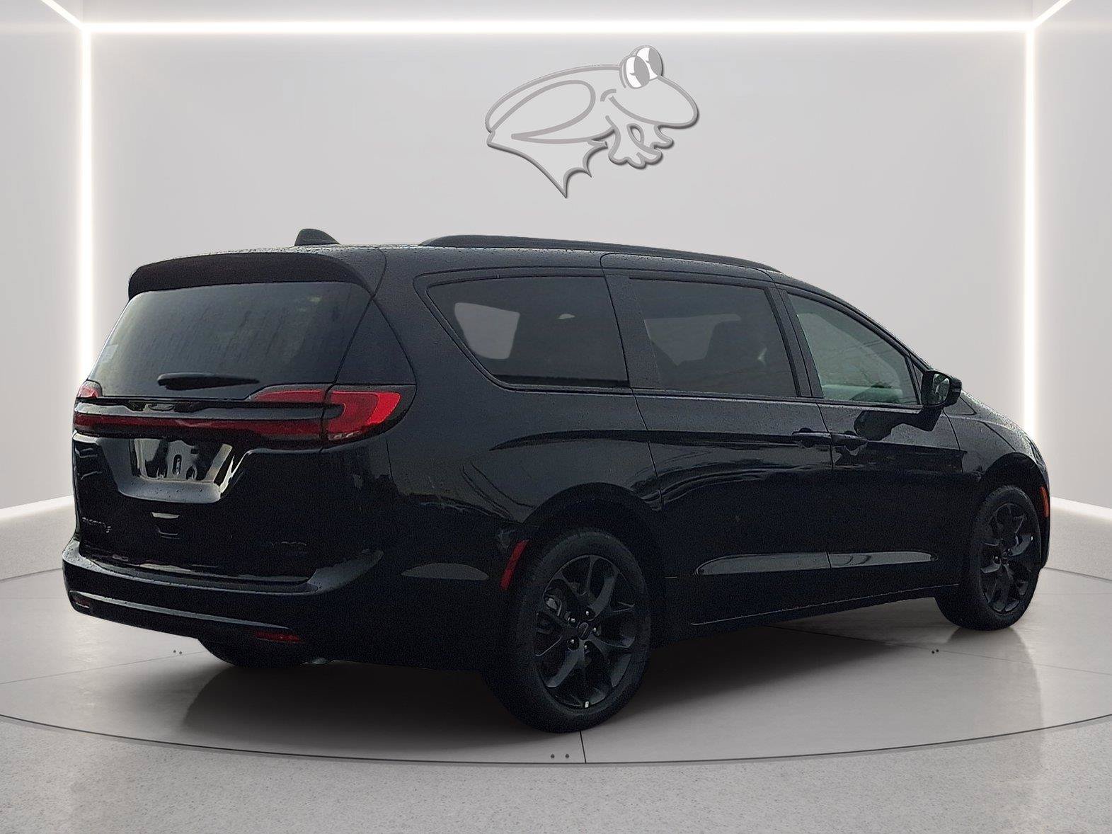 New 2027 Chrysler Pacifica Limited AWD/4WD image 3