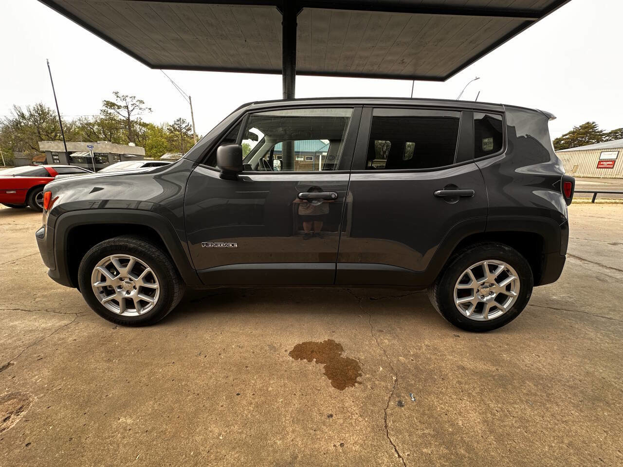 Used 2023 Jeep Renegade Latitude AWD/4WD image 5