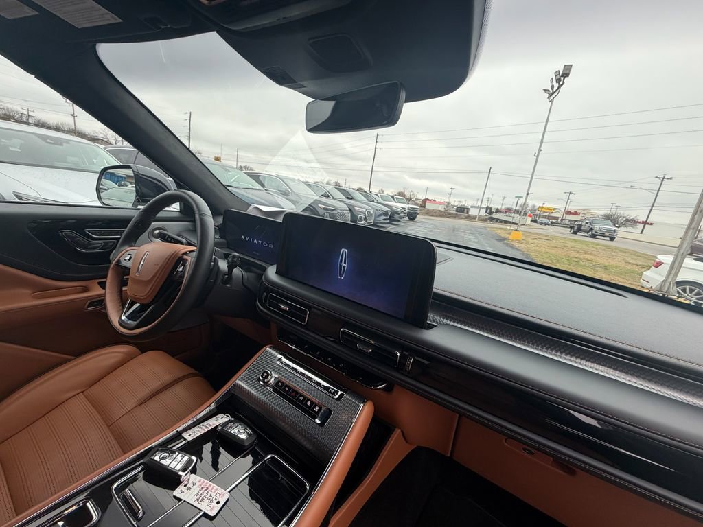 Used 2025 Lincoln Aviator Black Label image 23