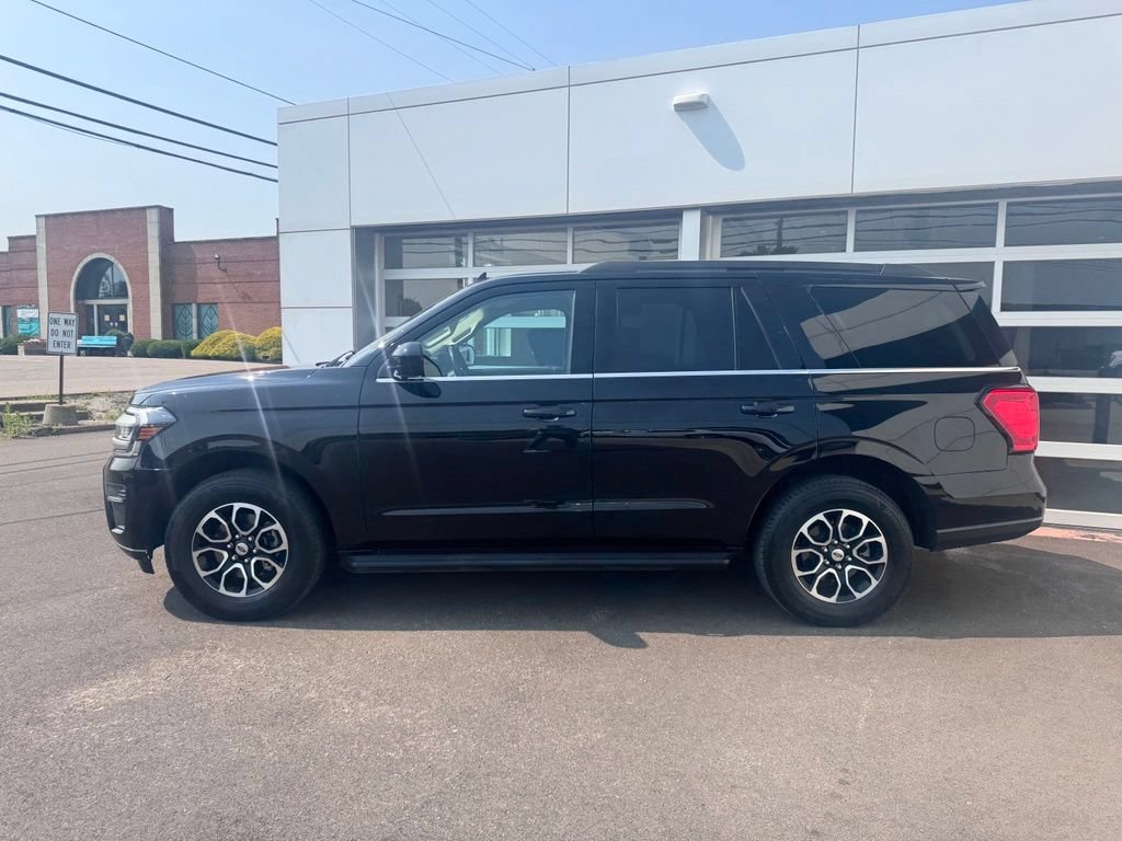 Used 2023 Ford Expedition XL AWD/4WD image 2