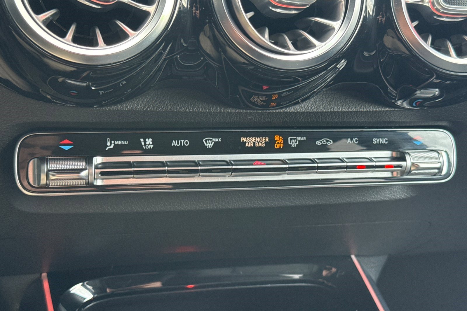 Used 2021 Mercedes-Benz GLB 250 4MATIC image 24