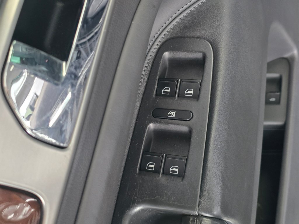 Used 2004 Volkswagen Touareg V8 AWD/4WD image 22