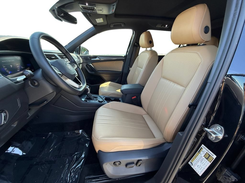 Used 2023 Volkswagen Tiguan SE w/ Panoramic Sunroof Package AWD/4WD image 10