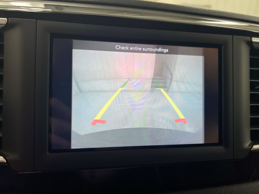 Used 2020 Chrysler Pacifica Touring-L FWD image 15