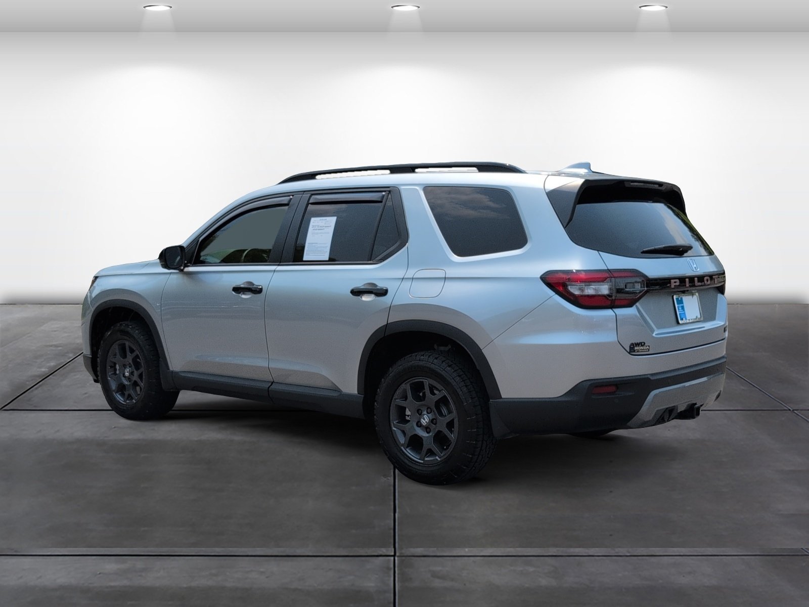 Certified 2026 Honda Pilot TrailSport image 3