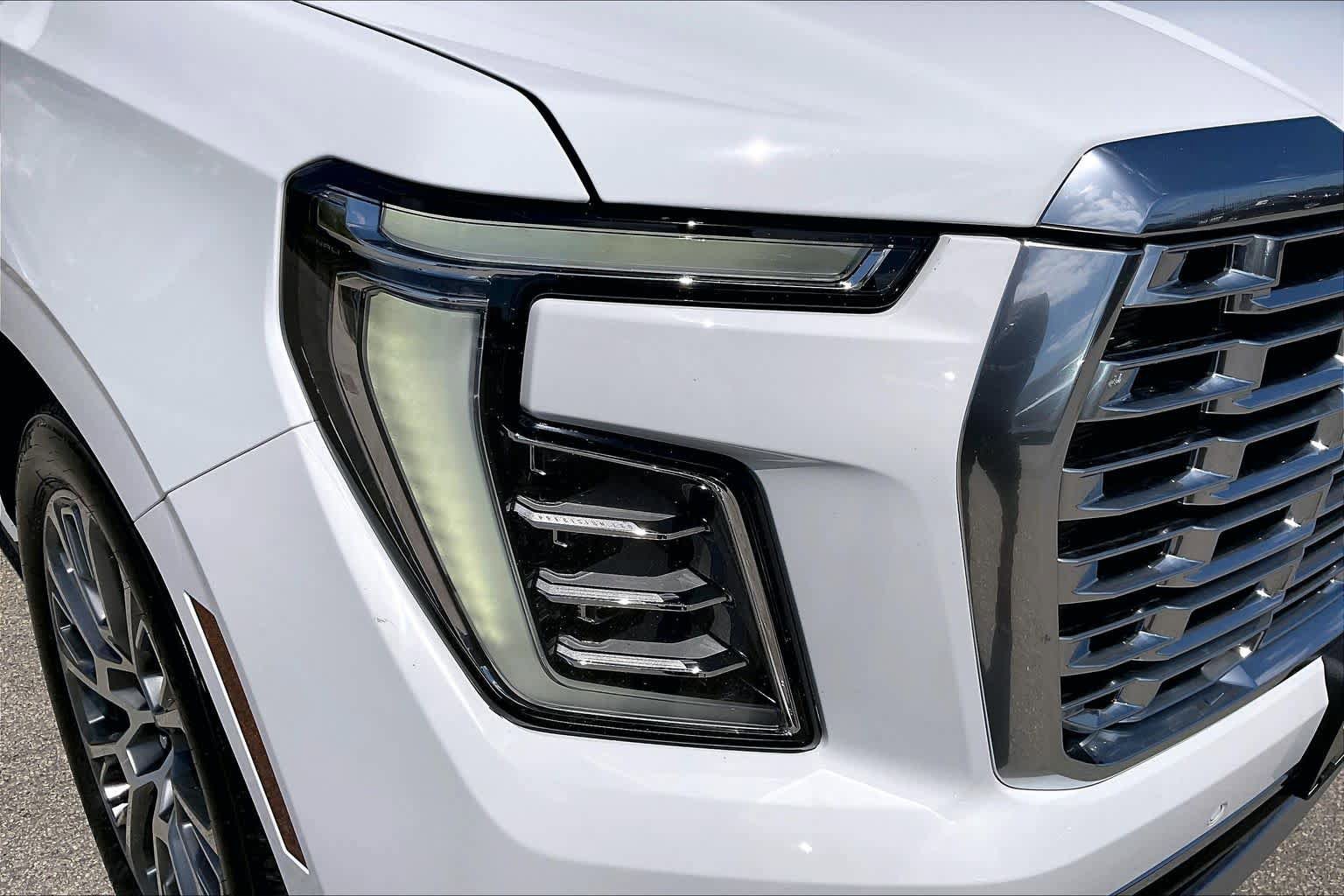 Used 2026 GMC Yukon XL Denali w/ Sun & Power Step Package RWD image 28