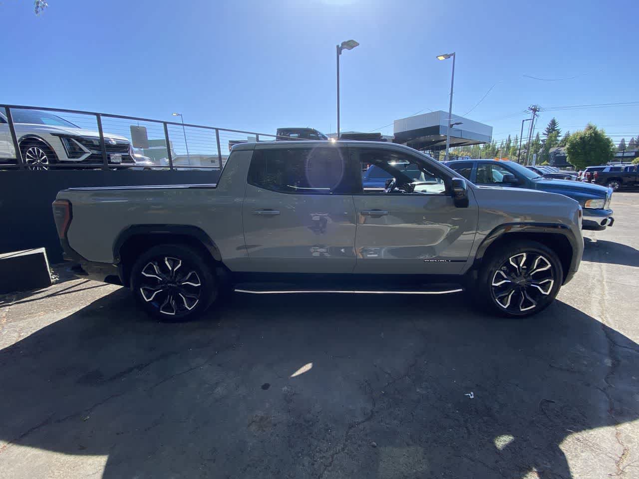 Used 2025 GMC Sierra EV Denali AWD/4WD image 7