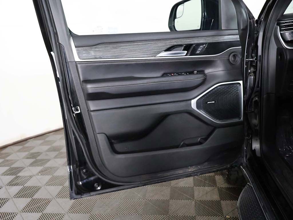 Used 2022 Jeep Wagoneer Series III w/ Flexible Seating Group AWD/4WD image 26