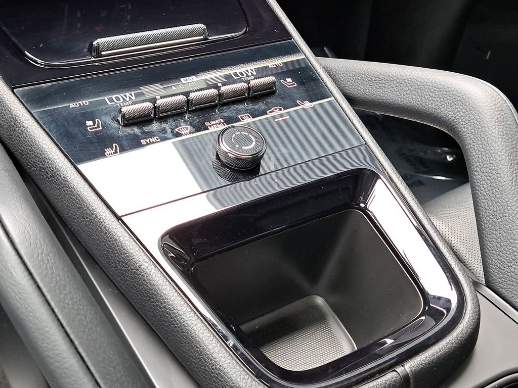 Certified 2025 Porsche Cayenne image 33
