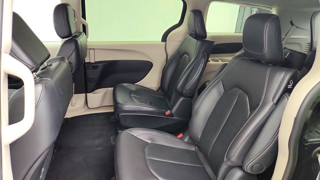 Used 2022 Chrysler Pacifica Touring-L FWD image 19