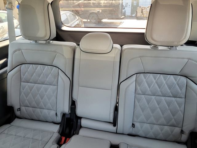 New 2026 Lincoln Navigator L Black Label AWD/4WD image 17