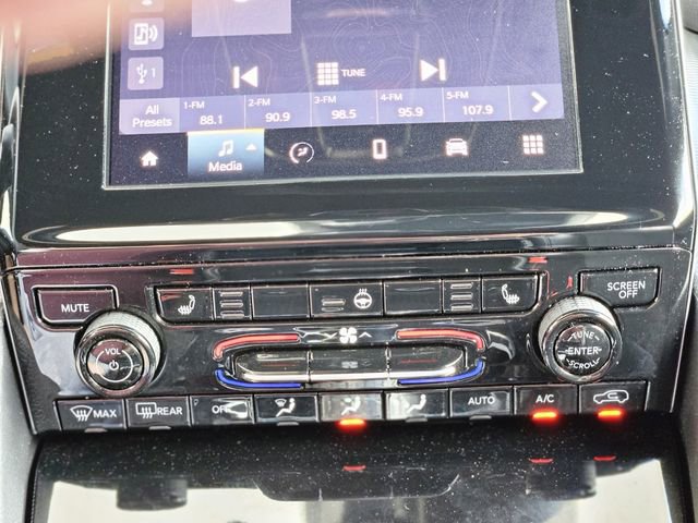 Used 2025 Jeep Grand Cherokee Altitude image 23