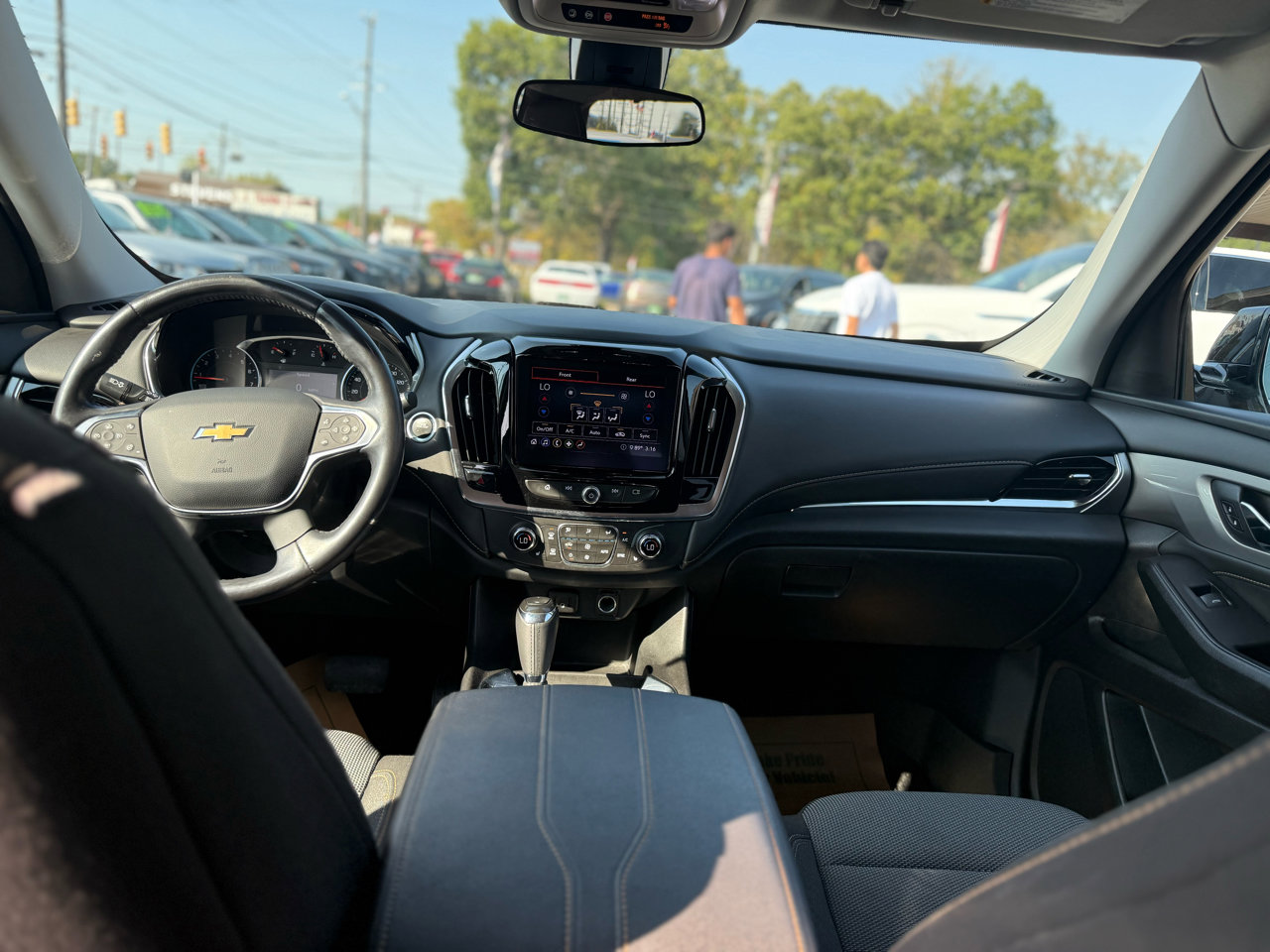 Used 2020 Chevrolet Traverse LT image 26