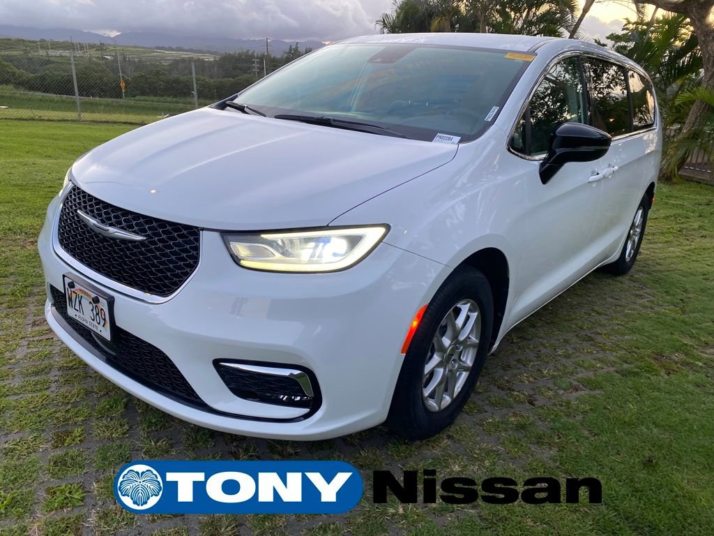 Used 2024 Chrysler Pacifica Touring-L image 21