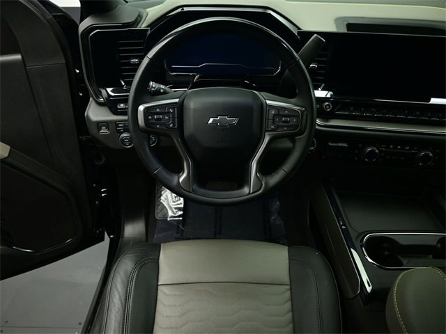 Used 2024 Chevrolet Silverado 2500 ZR2 w/ Technology Package image 2