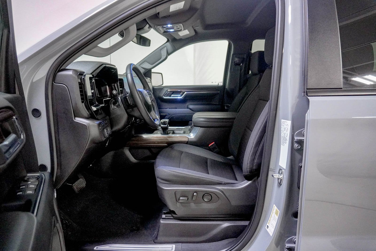 Used 2024 Chevrolet Silverado 1500 RST w/ Convenience Package II image 18