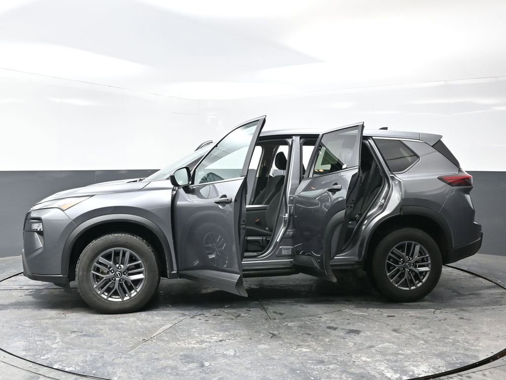 Used 2024 Nissan Rogue S image 59