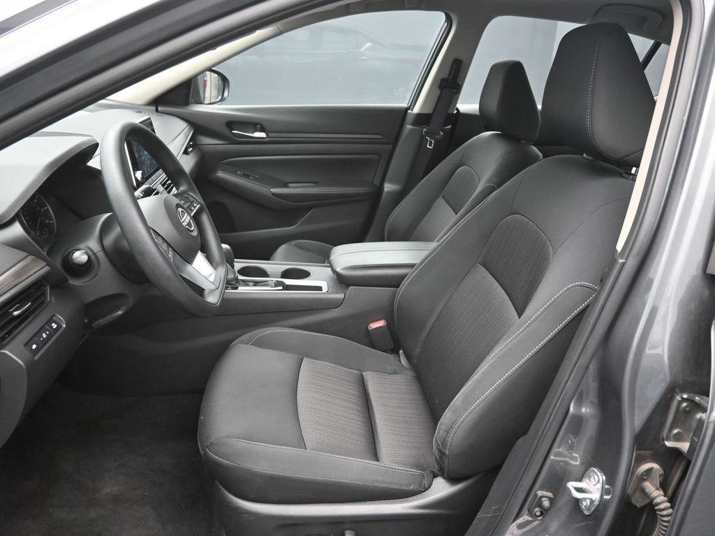 Used 2025 Nissan Altima 2.5 SV image 18