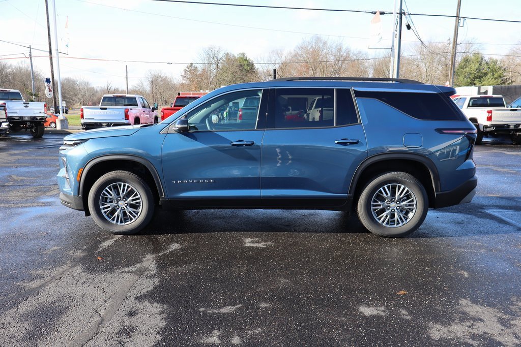 Used 2025 Chevrolet Traverse LT w/ Driver Confidence Package image 26