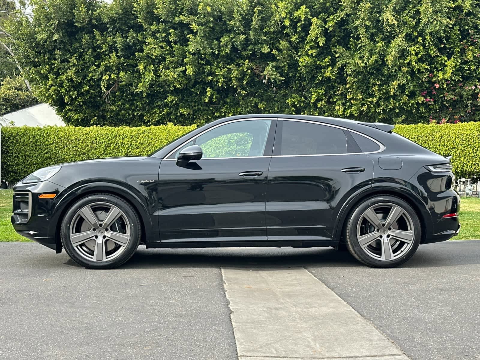New 2026 Porsche Cayenne Turbo AWD/4WD image 2
