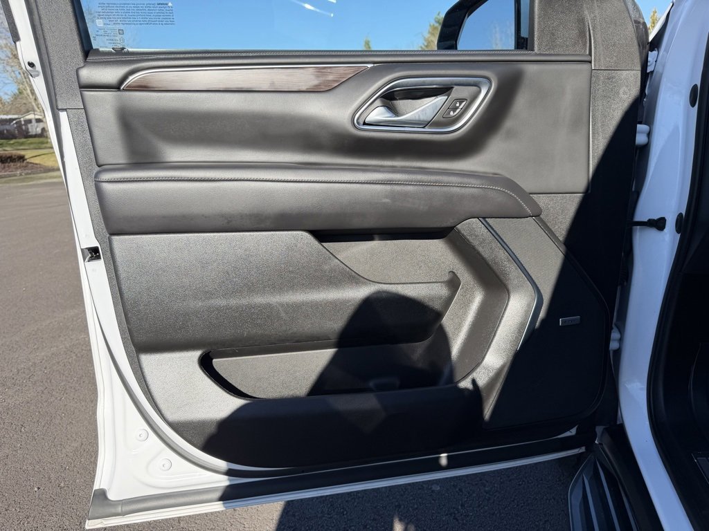 Used 2023 Chevrolet Suburban LT image 12
