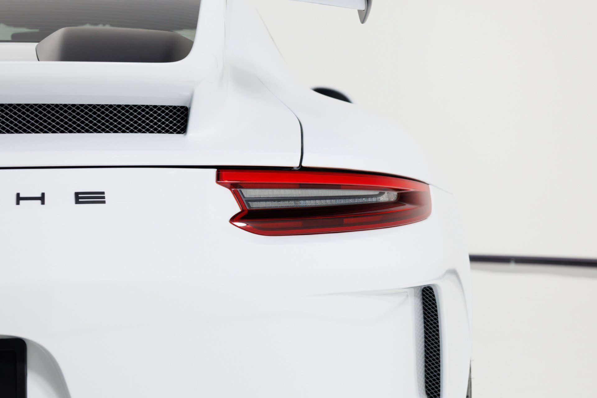 Used 2018 Porsche 911 GT3 RWD image 74